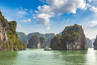 Dünya doğal mirası Halong bay, bir yaz günü Vietnam'da