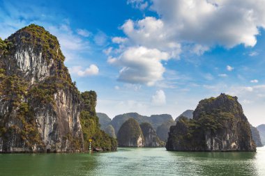 Dünya doğal mirası Halong bay, bir yaz günü Vietnam'da