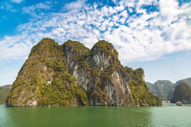 Dünya doğal mirası Halong bay, bir yaz günü Vietnam'da