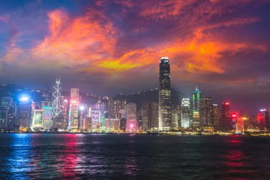 Victoria Harbour Hong Kong yaz geceleri