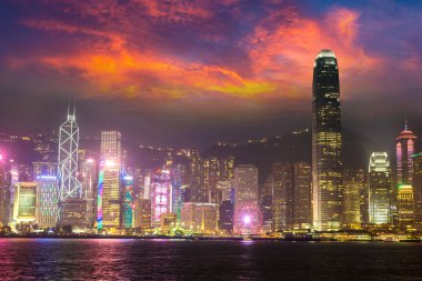 Victoria Harbour Hong Kong yaz geceleri