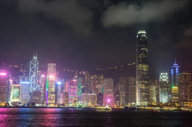 Victoria Harbour Hong Kong yaz geceleri