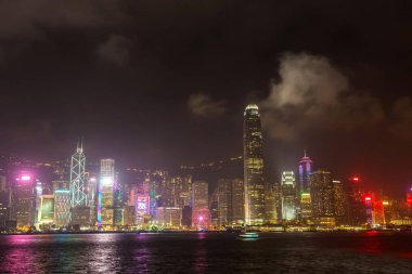 Victoria Harbour Hong Kong yaz geceleri