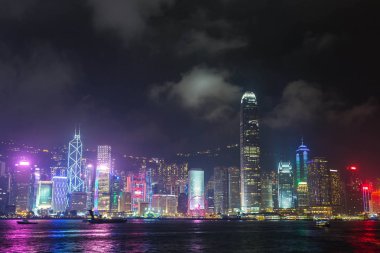 Victoria Harbour Hong Kong yaz geceleri