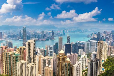 Hong Kong iş bölgesinde bir yaz günü panoramik manzaralı