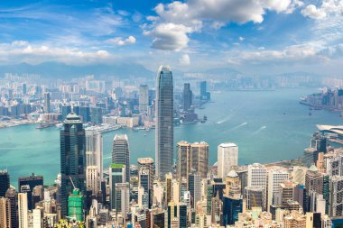 Hong Kong iş bölgesinde bir yaz günü panoramik manzaralı