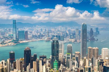 Hong Kong iş bölgesinde bir yaz günü panoramik manzaralı