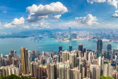 Hong Kong iş bölgesinde bir yaz günü panoramik manzaralı