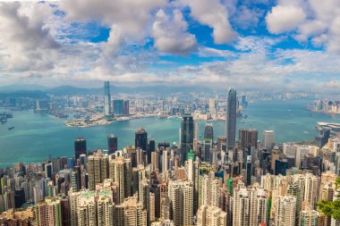 Hong Kong iş bölgesinde bir yaz günü panoramik manzaralı