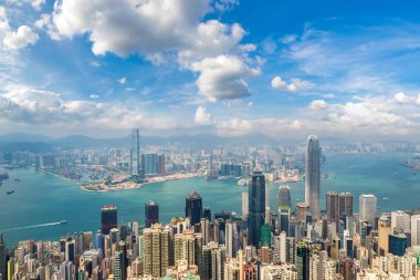 Hong Kong iş bölgesinde bir yaz günü panoramik manzaralı