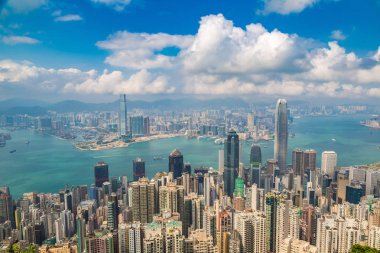 Hong Kong iş bölgesinde bir yaz günü panoramik manzaralı