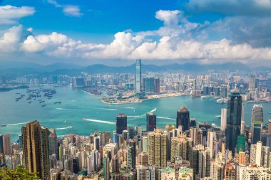 Hong Kong iş bölgesinde bir yaz günü panoramik manzaralı