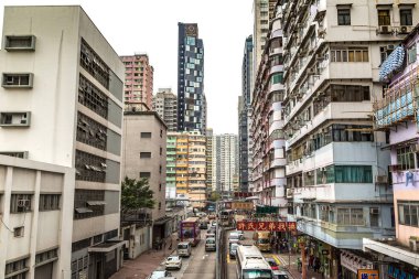 Hong Kong, Çin - 16 Haziran 2018: Yaz günü itibariyle Hong Kong sokak görünümü