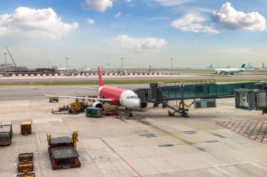Hong Kong Uluslararası Havaalanı'nda yaz gün