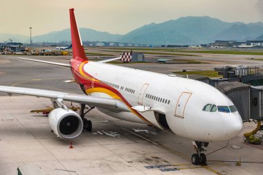 Hong Kong Uluslararası Havaalanı'nda yaz gün