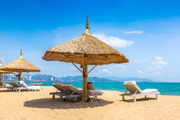 Nha Trang, Vietnam'da bir yaz günü kumsalda