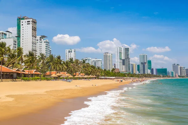 Nha Trang, Vietnam'da bir yaz günü kumsalda