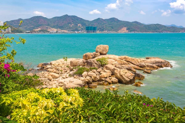 Tatlım Chong cape Nha Trang, Vietnam'da bir yaz günü, taş bahçe
