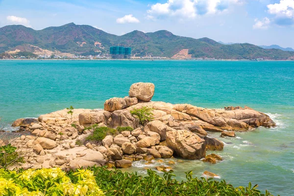 Tatlım Chong cape Nha Trang, Vietnam'da bir yaz günü, taş bahçe