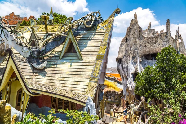 Da Lat, Vietnam - 19 Haziran 2018: Vietnam'da Dalat, bir yaz günü çılgın House (asmak Nga guesthouse)