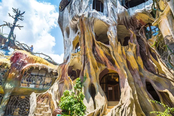 Da Lat, Vietnam - 19 Haziran 2018: Vietnam'da Dalat, bir yaz günü çılgın House (asmak Nga guesthouse)