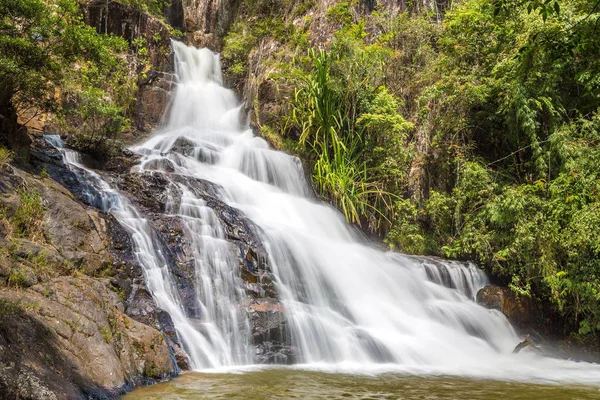 Dalat, bir yaz günü Vietnam'da Datanla şelale