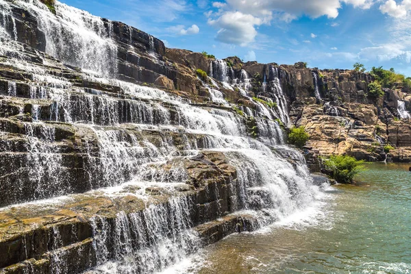 Dalat city, bir yaz günü Vietnam'da yakınındaki Pongour şelale