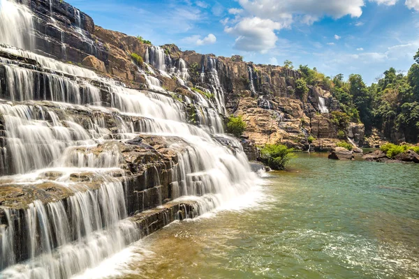 Dalat city, bir yaz günü Vietnam'da yakınındaki Pongour şelale