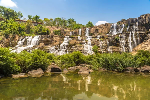 Dalat city, bir yaz günü Vietnam'da yakınındaki Pongour şelale