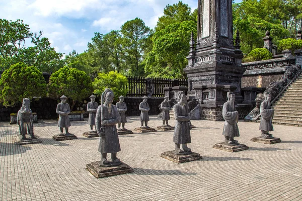 Khai Dinh Türbesi Manadarin hnour ile bir yaz günü Hue, Vietnam koru