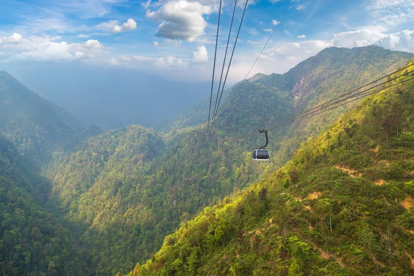 Fancipan Cable Car bir yaz günü Sapa, Lao Cai, Vietnam