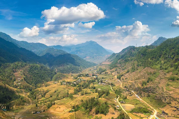 Panoramik Terraced pirinç alan bir yaz günü Sapa, Lao Cai, Vietnam