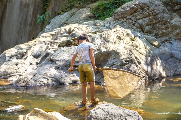 Pojke Fiske Vid Floden Sapa Lao Cai Vietnam Sommardag — Stockfoto