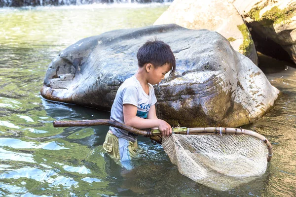 Sapa Vietnam June 2018 Boy Fishing River Sapa Lao Cai — Stock Photo, Image