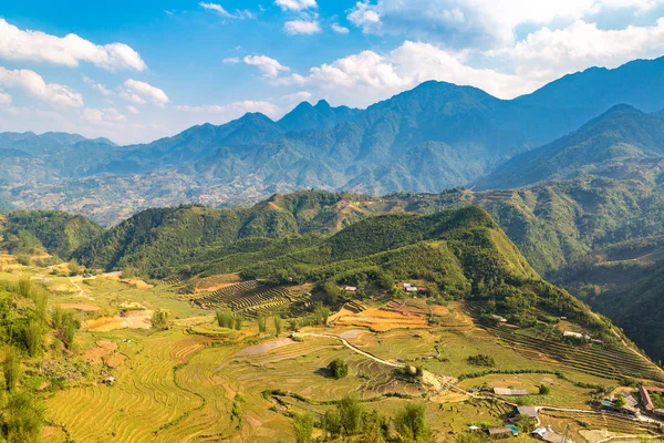 Panoramik Terraced pirinç alan bir yaz günü Sapa, Lao Cai, Vietnam