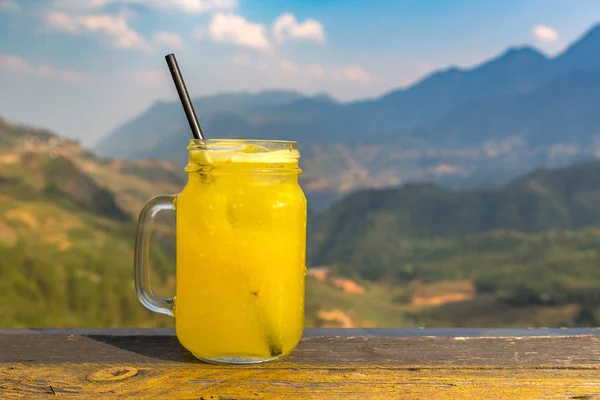 Glas Ananasjuice Framför Terrasserad Risfält Sapa Vietnam Sommardag — Stockfoto