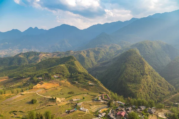 Panoramik Terraced pirinç alan bir yaz günü Sapa, Lao Cai, Vietnam