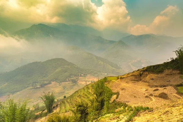 Panoramik Terraced pirinç alan bir yaz günü Sapa, Lao Cai, Vietnam