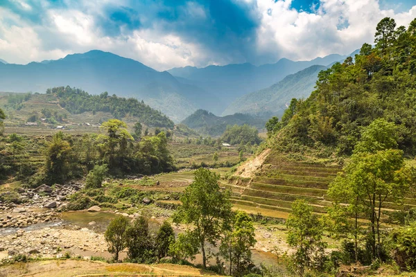 Panoramik Terraced pirinç alan bir yaz günü Sapa, Lao Cai, Vietnam