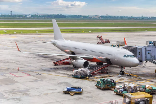 Bir yaz günü Hanoi'de Noi Bai Uluslararası Havalimanı