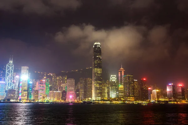 Victoria Harbour Hong Kong yaz geceleri