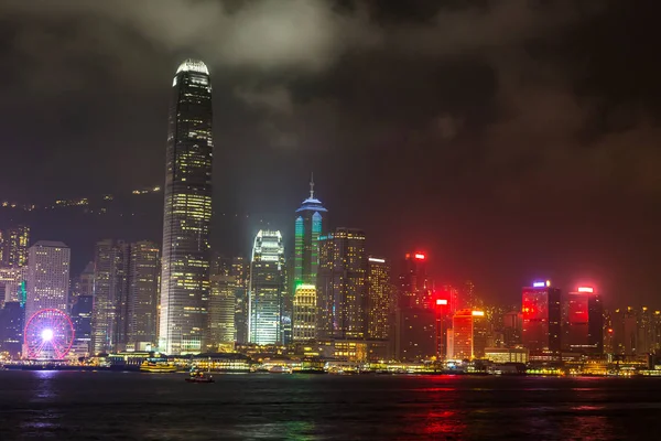 Victoria Harbour Hong Kong yaz geceleri