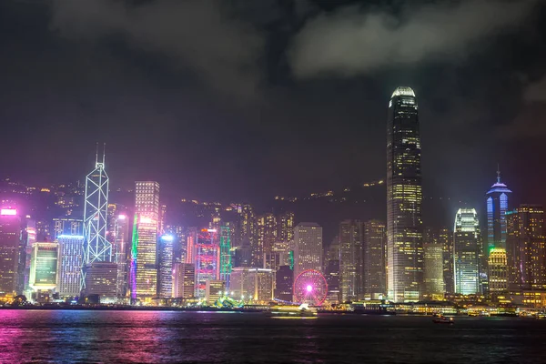 Victoria Harbour Hong Kong yaz geceleri