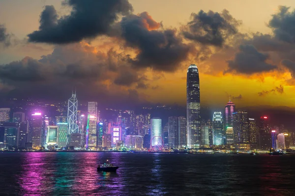 Victoria Harbour Hong Kong yaz geceleri