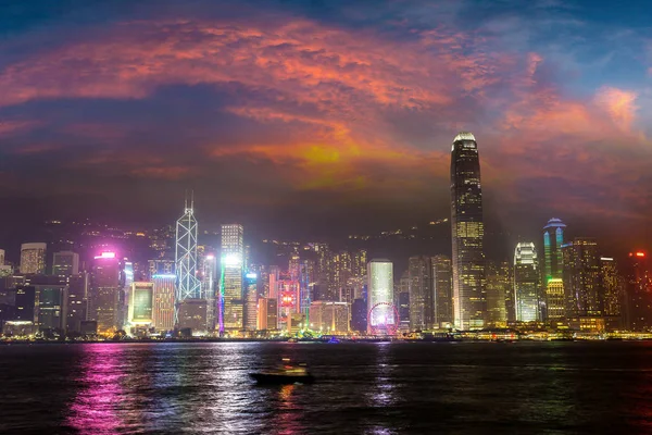 Victoria Harbour Hong Kong yaz geceleri