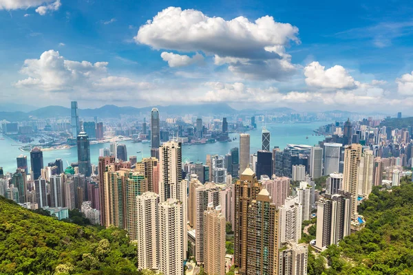 Hong Kong iş bölgesinde bir yaz günü panoramik manzaralı
