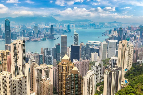 Hong Kong iş bölgesinde bir yaz günü panoramik manzaralı