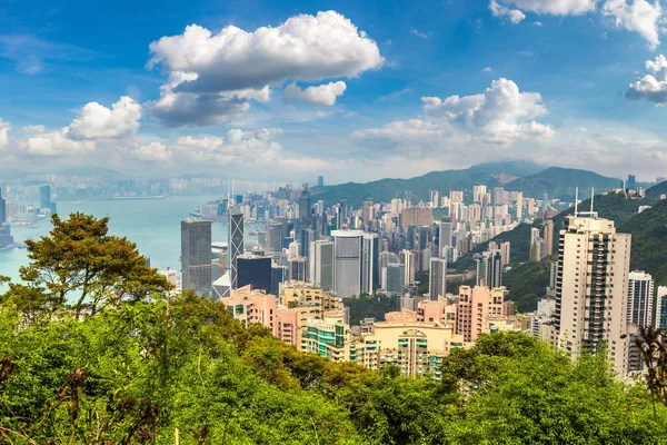 Hong Kong iş bölgesinde bir yaz günü panoramik manzaralı