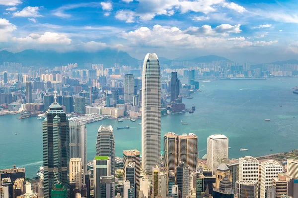 Hong Kong iş bölgesinde bir yaz günü panoramik manzaralı