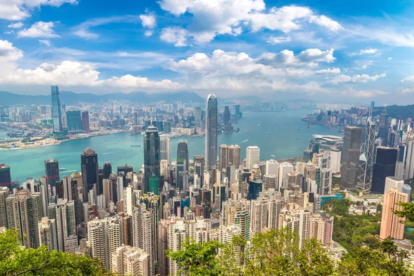Hong Kong iş bölgesinde bir yaz günü panoramik manzaralı